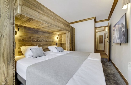 Arc-1950 Villa | Apartment Cabriolet - One Bedroom Villa, Sleeps 4