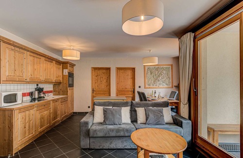 Chamonix City Centre Apartment | Apartment le Paradis 2 - Alpes Travel - Central Chamonix (sleeps 4-5)