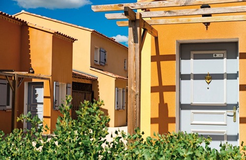 L'Isle-sur-la-Sorgue House | Apartment in Luberon with Pool & Spa