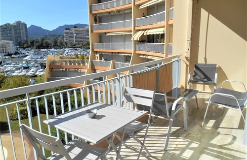 Mandelieu-La-Napoule Apartment | Apartment "Le Jean Bart" with pool and views of Cannes Marina