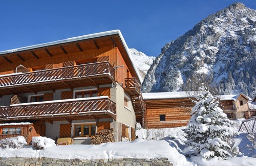 Pralognan-la-Vanoise Apartment | Apartment in Pralognan la vanoise, mountain view, slopes 200 m away