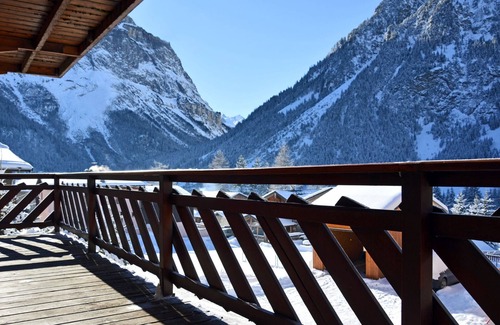 Pralognan-la-Vanoise Apartment | Apartment in Pralognan la vanoise, mountain view, slopes 200 m away
