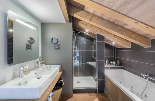 Courchevel Villa | Apartment Ange - Four Bedroom Villa, Sleeps 8