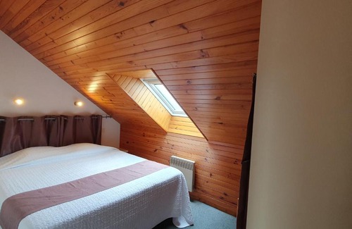 Saint-Jouan-des-Guerets Apartment | Apartment La Bisquine by Interhome