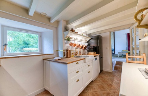 Saint-Martin-d'Uriage Apartment | Apartment 'La Galerie François 1er Au Château' with Wi-Fi