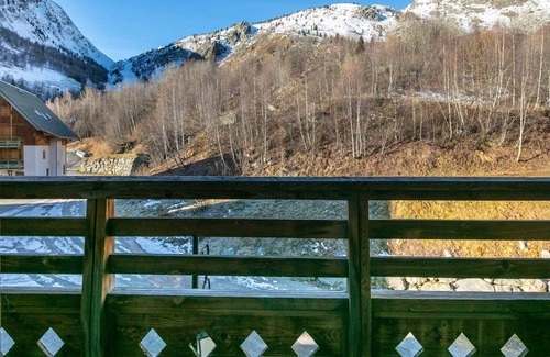 Saint-Sorlin-d'Arves Apartment | Apartment for 6 in Modane