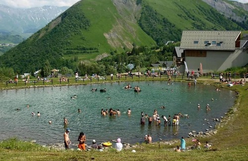 Saint-Sorlin-d'Arves Apartment | Apartment in Saint-Sorlin with Mountain Views