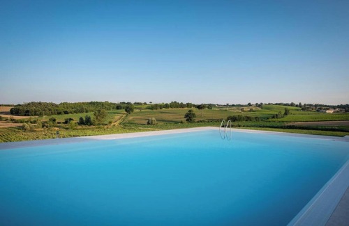 Cortona Apartment | Apartment 'Frantoio 2 Classic' with Shared Pool, Wi-Fi and Air Conditioning