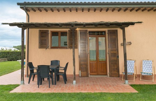 Piombino Apartment | Apartment 'Frassino' with Shared Pool, Wi-Fi and Air Conditioning