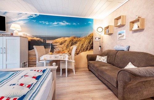 Schillig Apartment | Apartment 'Freesenhuus' with Private Terrace and Wi-Fi
