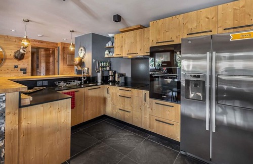 Val-d'Isere Villa | Apartment Frimas - Four Bedroom Villa, Sleeps 8
