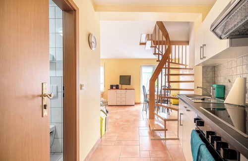 Maring-Noviand Apartment | Apartment 'Gästehaus Mühlenhof - Müller-Thurgau' with Private Garden, Balcony and Wi-Fi