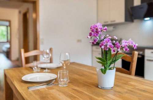 Annweiler am Trifels Apartment | Apartment 'Gartenblick' with Wi-Fi