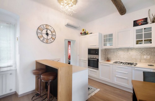 Nervi Apartment | Apartment 'Giada's Retreat' with Sea View, Wi-Fi and Air Conditioning