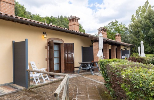 Santa Luce Apartment | Apartment 'Ginestra' with Shared Pool, Wi-Fi, and Air Conditioning
