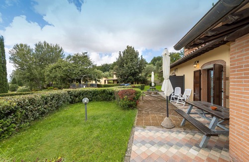 Santa Luce Apartment | Apartment 'Ginestra' with Shared Pool, Wi-Fi, and Air Conditioning