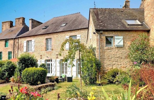 Tremblay Apartment | Apartment 'Ginko Et Bambou' with Shared Terrace, Shared Garden and Wi-Fi