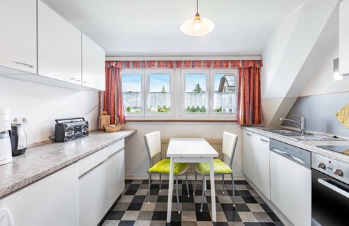 Ohningen Apartment | Apartment 'Gita' with Lake View, Private Garden and Wi-Fi