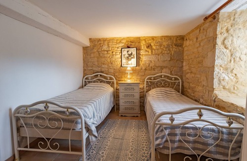 Sainte-Mondane Apartment | Apartment 'Gite Monfort' with Shared Pool, Shared Garden and Wi-Fi