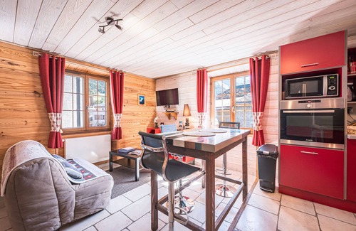 Termignon Apartment | Apartment 'Gîte Val-cenisnLa Gelinotte Cosy' with Wi-Fi