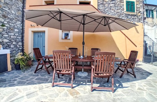 Poggi Apartment | Apartment Giulia by Interhome