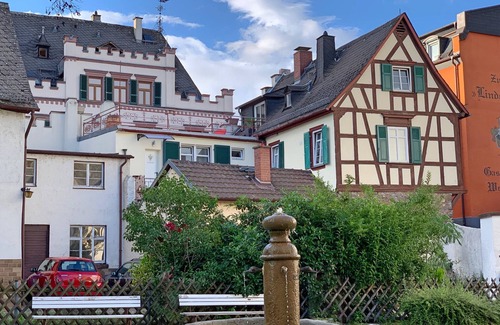 Mainz-Bingen Apartment | Apartment GRÜN /Modern, central and quiet in the old town of Rüdesheim