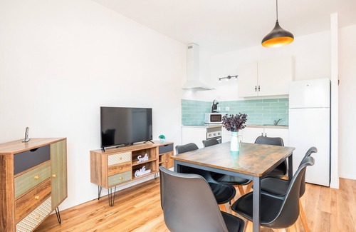 Cala Ferrera Apartment | Apartment 'Gran Sol Family 5' with Shared Pool, Wi-Fi and Air Conditioning