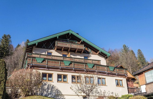 Mittenwald Apartment | Apartment Granat Near the Ski Lift with Mountain View, Wi-Fi & Balcony