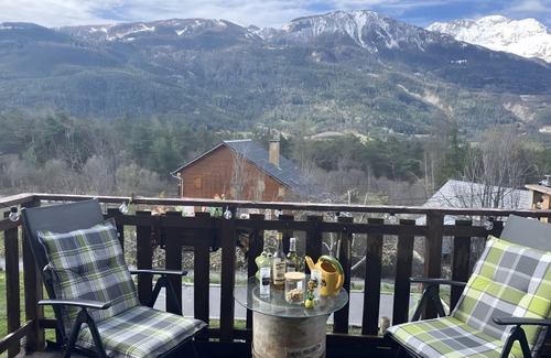Pra Loup Apartment | Apartment 'Grand Chalet Jourdan 110 M²' with Mountain View, Private Terrace and Wi-Fi