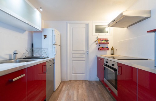 La Grande-Motte Apartment | Apartment 'Grand T2 Ensoleillé' with Wi-Fi and Air Conditioning