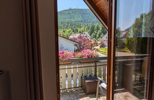 Obertal Apartment | Apartment 'Green House' with Balcony and Wi-Fi