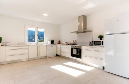 Cala San Vicente Apartment | Apartment 'Guillem' with Sea View, Garden & Wi-Fi