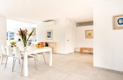 Cala San Vicente Apartment | Apartment 'Guillem' with Sea View, Garden & Wi-Fi
