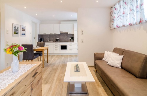 Ueberlingen Apartment | Apartment Haus Amber with Balcony, Shared Garden & Wi-Fi