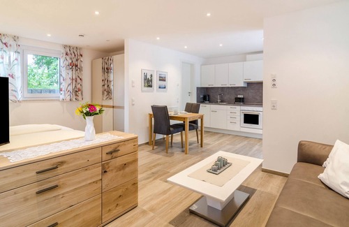 Ueberlingen Apartment | Apartment Haus Amber with Balcony, Shared Garden & Wi-Fi