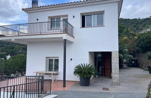 Premia de Dalt Apartment | Apartment 'Habitaciones Marice' with Sea View, Private Pool and Wi-Fi