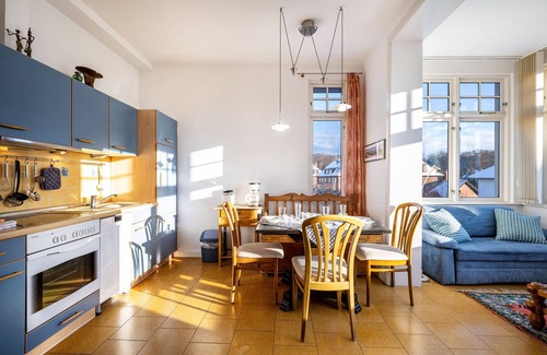 Alt-Travemunde/Ronnau Apartment | Apartment 'Haus Übersee Wohnung Timbuktu' with Shared Garden and Wi-Fi