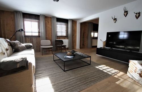 Berwang Apartment | Apartment 'Haus Berwang Bauernhaus' with Mountain View, Private Terrace and Wi-Fi