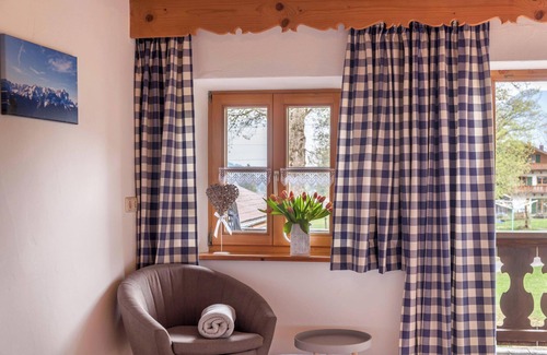 Hammersbach Apartment | Apartment 'Haus Niklos - Wank' with Mountain View, Garden & Wi-Fi