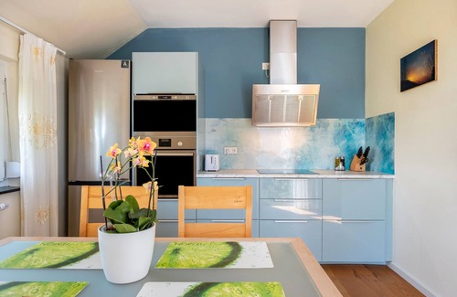 Roetenbach Apartment | Apartment 'Haus Rosengarten' with Balcony and Wi-Fi