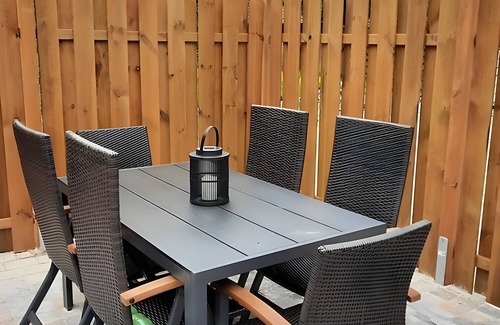 Neuenburg House | Apartment 'Heike 2' with Private Terrace and Wi-Fi