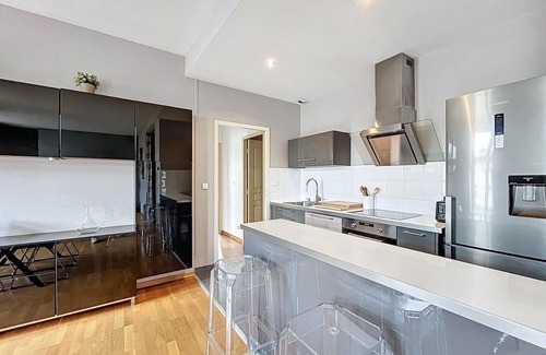 Metz-Centre – Ancienne Ville Apartment | Apartment, high standard, view of the Cathedral and Temple Neuf, with parking lot