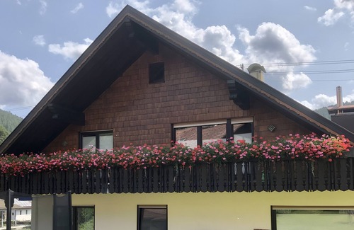 Enzklosterle Apartment | Apartment 'Hirschbach' with Balcony and Wi-Fi