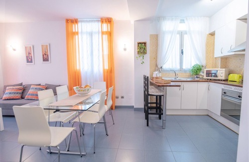 El Pilar Apartment | Apartment 'Hogar Vera Orange' with Wi-Fi and Air Conditioning