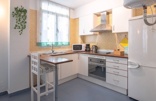 El Pilar Apartment | Apartment 'Hogar Vera Turquesa' with Wi-Fi and Air Conditioning