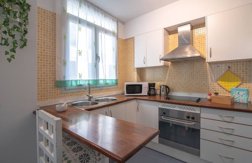 El Pilar Apartment | Apartment 'Hogar Vera Turquesa' with Wi-Fi and Air Conditioning