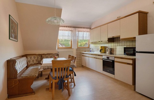 Obersulm Apartment | Apartment 'Holunderbusch' with Balcony and Wi-Fi