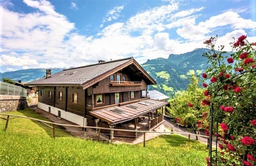 Hippach-Schwendberg Apartment | Apartment in the Alpine Chalet Bergprinzessin with Mountain View & Balcony