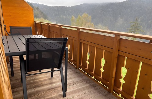 Avelengo Apartment | Apartment 'Ifinger' with Mountain View, Shared Garden and Wi-Fi