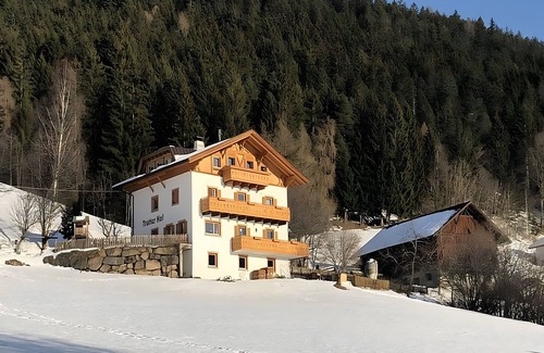 Avelengo Apartment | Apartment 'Ifinger' with Mountain View, Shared Garden and Wi-Fi
